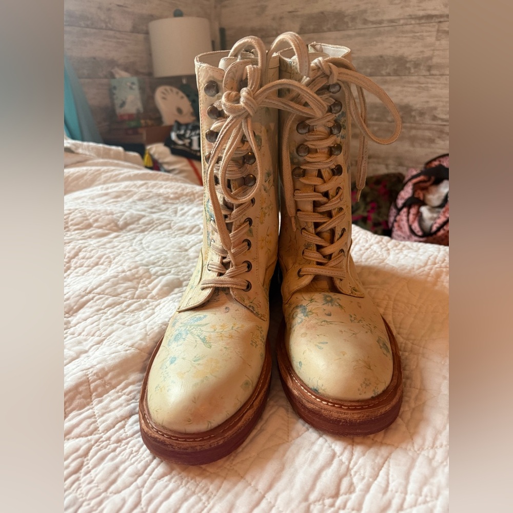 Free People NWOT Floral Lace-Up Women's Boots size 9-9.5 excellent condition